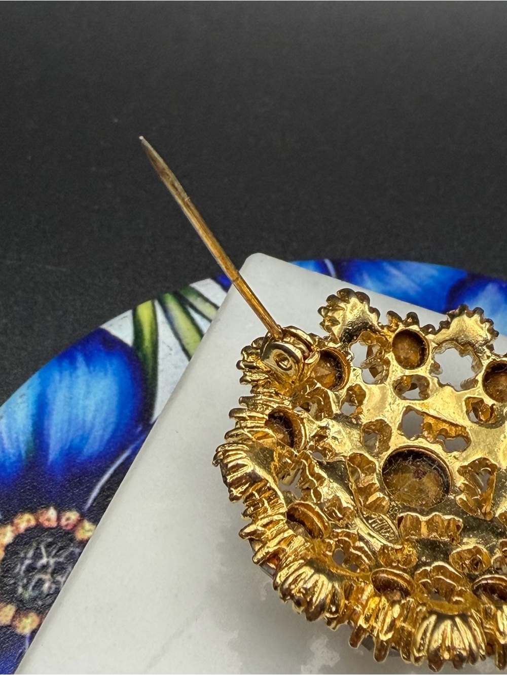 Stunning! Vintage Sphinx rhinestone brooch #404 fiery orange amber green gold - Picture 8 of 12